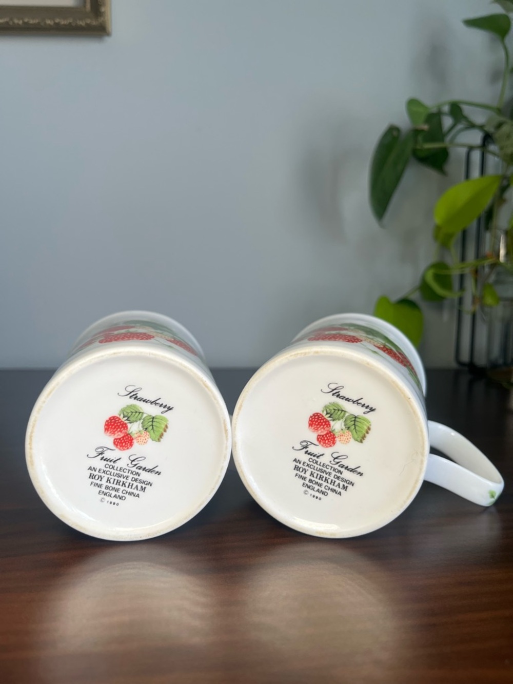 2 'Strawberry Fruit Garden' 1990 mugs. Roy Kirkham fine bone china. - Picture 7 of 13